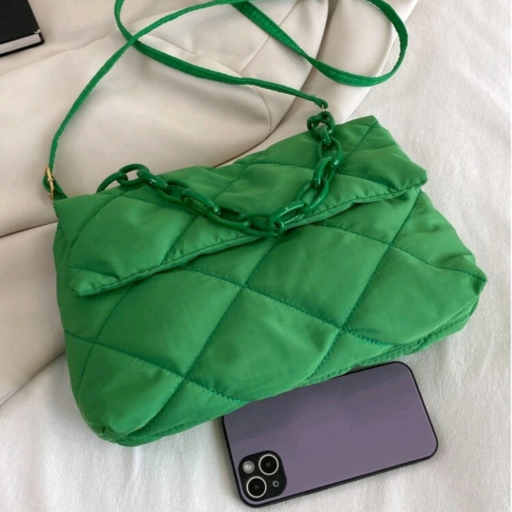 Green Quilted Pattern Chain Decor Flap Square Bag with Zipper & Magnetic Closure - Picture 6 of 7